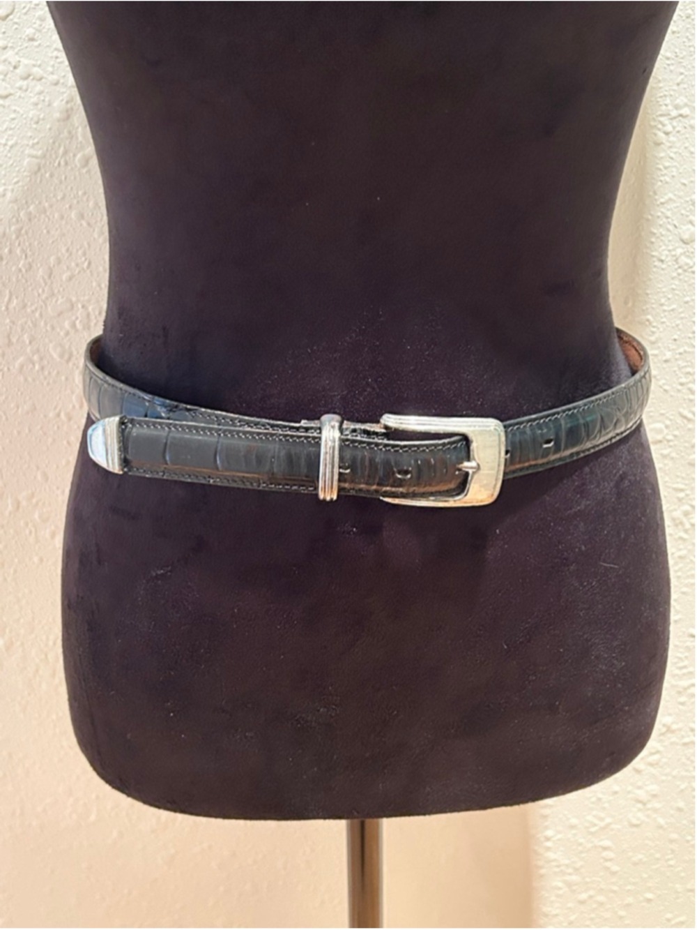 Women's Bill Blass Black Alligator Embossed Leather Belt w/Silver Buckle 27” -31
